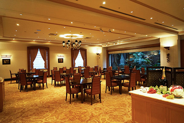 カフェ＆ダイニング「アンバーコート」