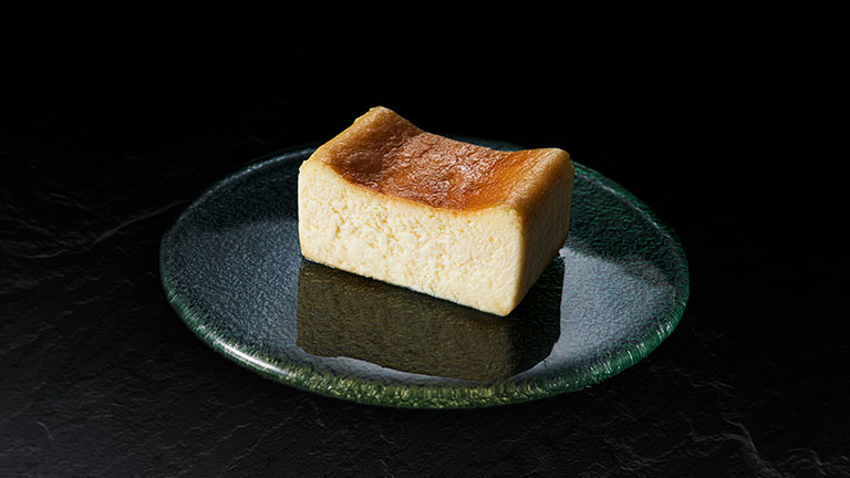グランドニッコー淡路　－ 淡路島産レモンが香るホテル自家製チーズケーキ －