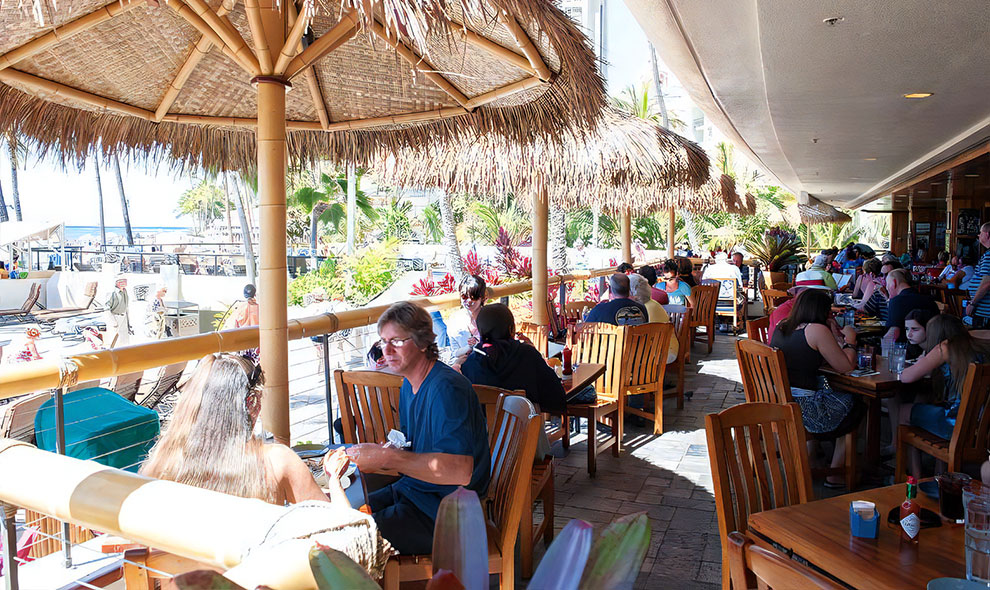 Restaurant, and bar at the Outrigger Reef Waikiki Beach Resort (Nikko  Alliance Hotels) in Hawaii